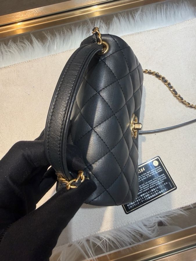 香奈兒 黑金郵差包 29開 經典菱格紋，鏈條肩帶，手提斜挎兩用-5