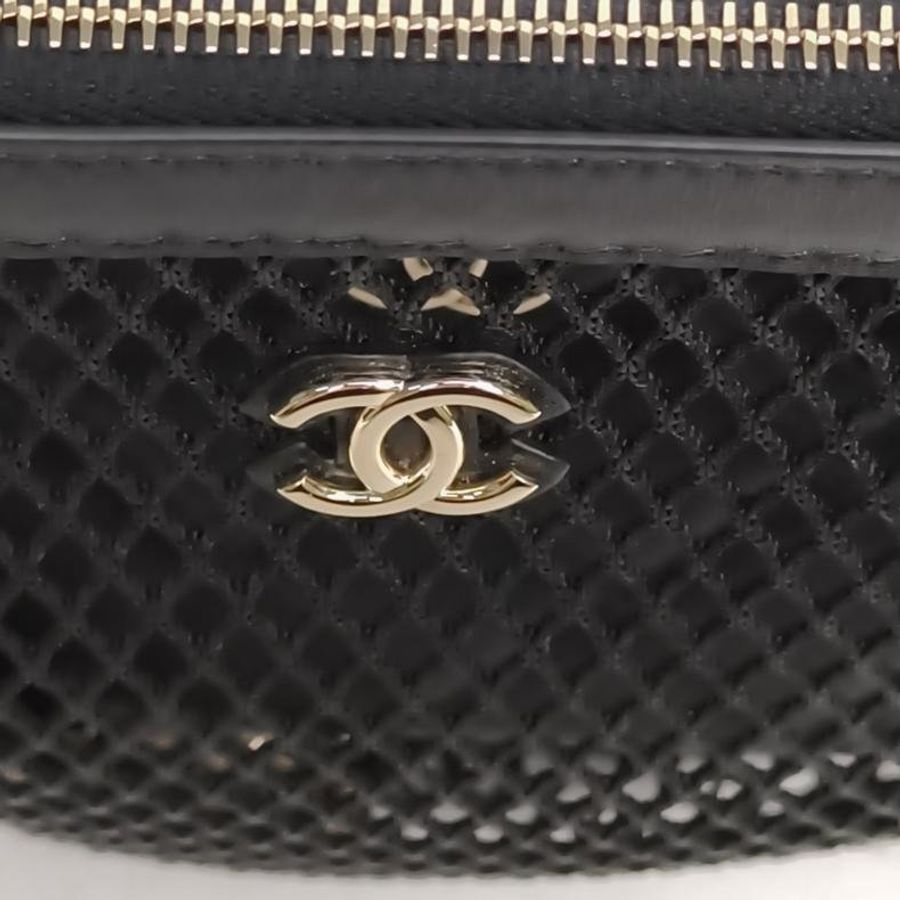 CHANEL 黑色淺金扣25S鏤空編織款手提鏈條包晶片-4
