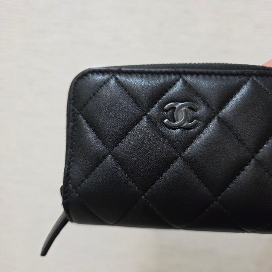 [品況新🥨] Chanel黑羊皮黑釦ㄇ拉零錢卡包-3