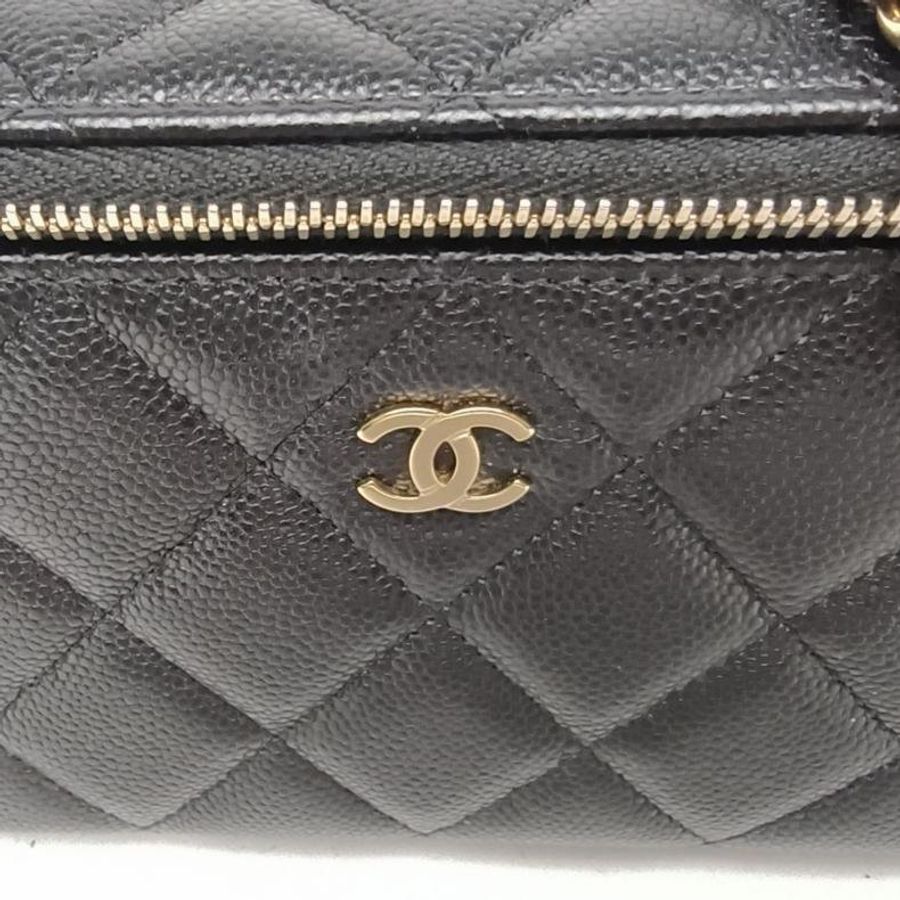 CHANEL 長盒子化妝包黑色荔枝牛皮鐳射標淺金扣肩背包-4