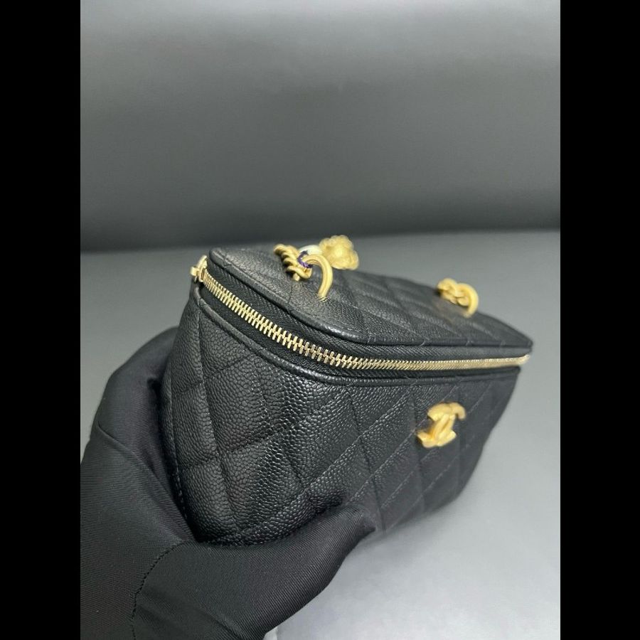 CHANEL vanity case-8
