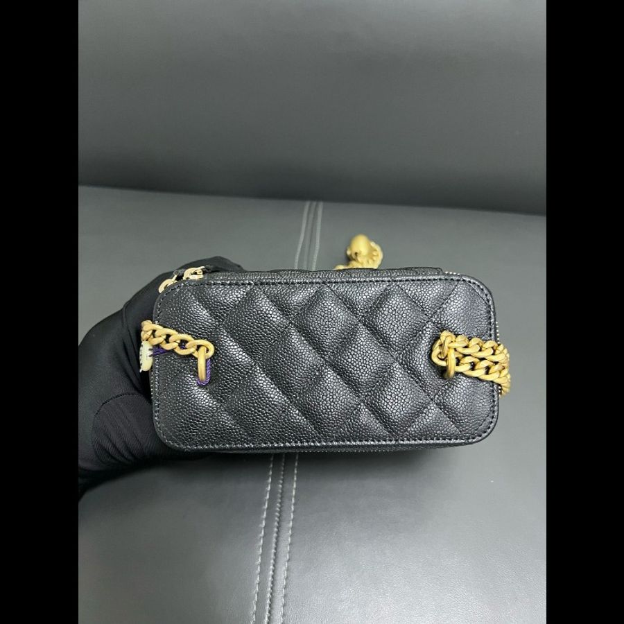 CHANEL vanity case-11