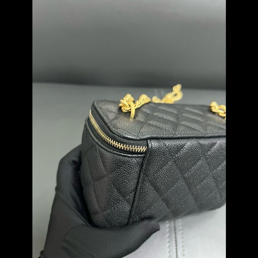 CHANEL vanity case-14