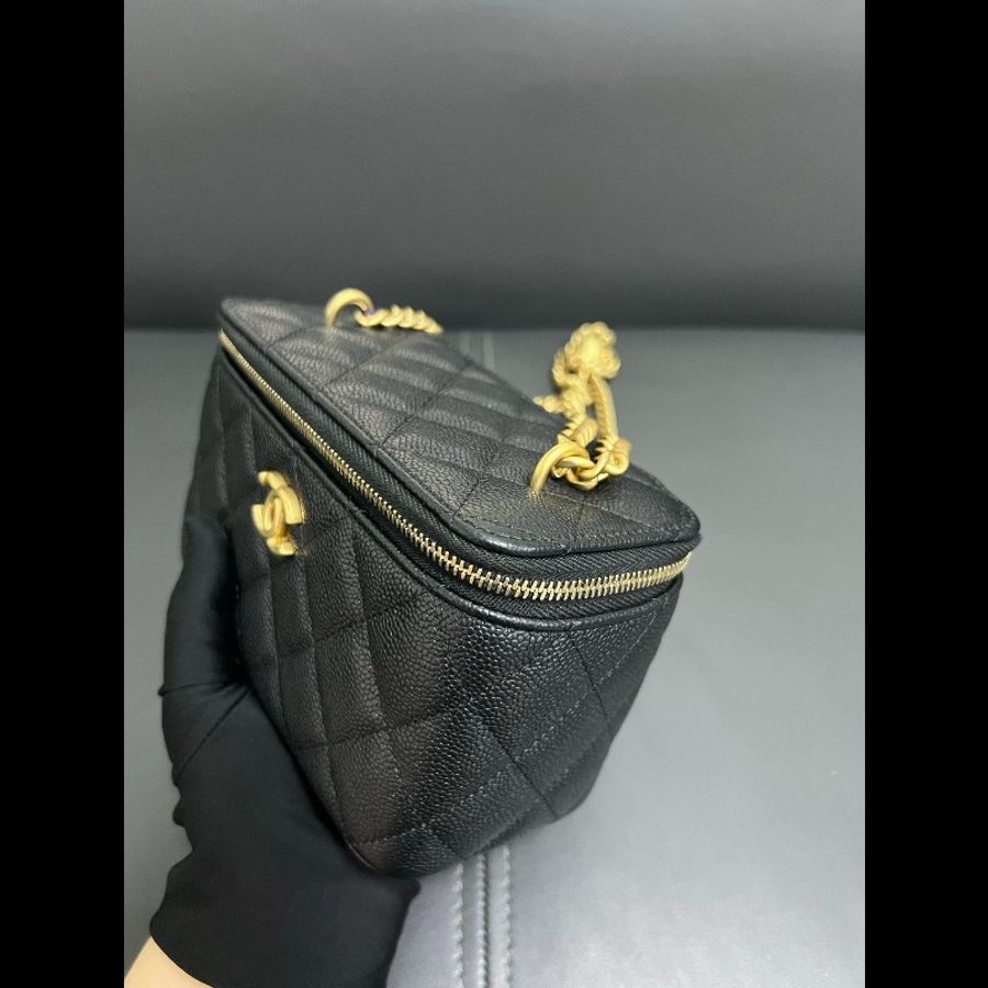 CHANEL vanity case-15