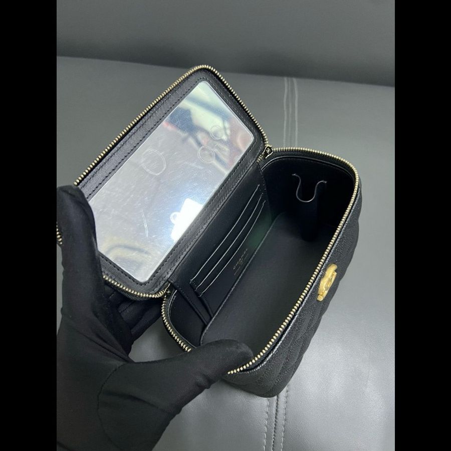 CHANEL vanity case-19