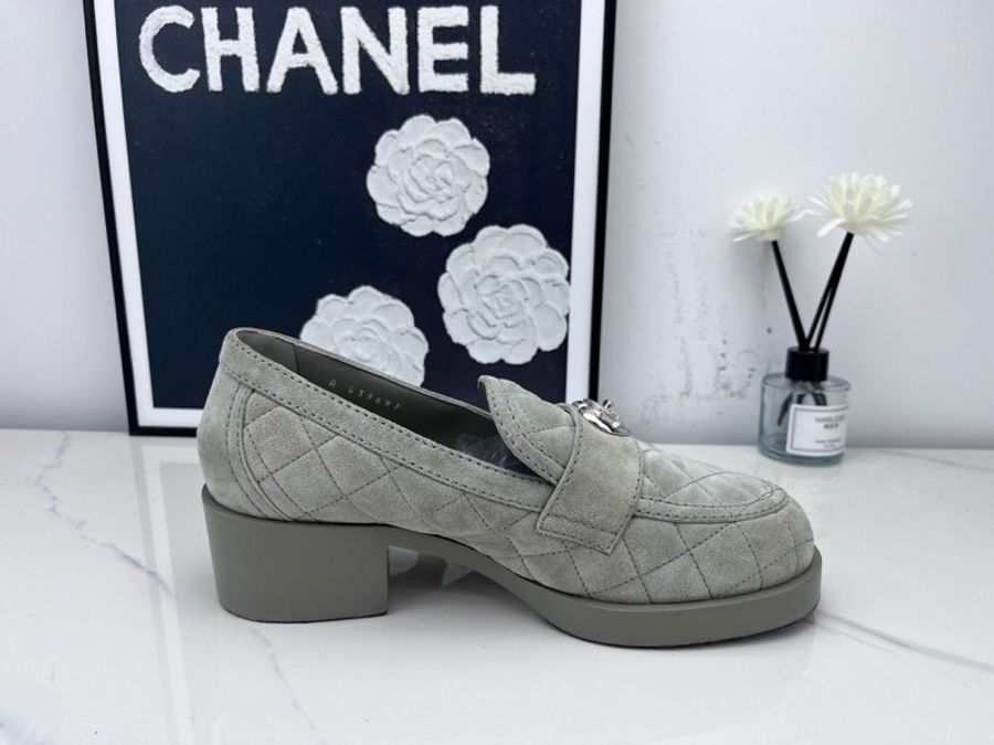 chanel香奈兒 豆沙綠麂皮樂福鞋 37碼 已貼底-3