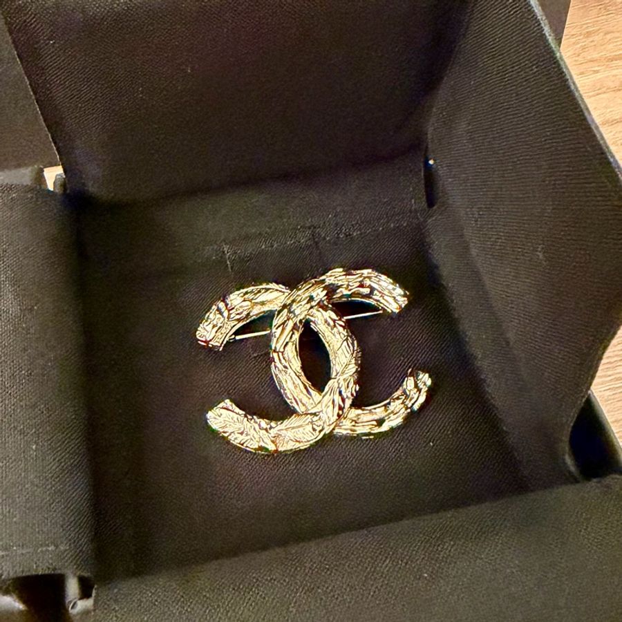 Chanel 胸針 雙C款香檳金 優雅大方 全新 3個月前購入-0
