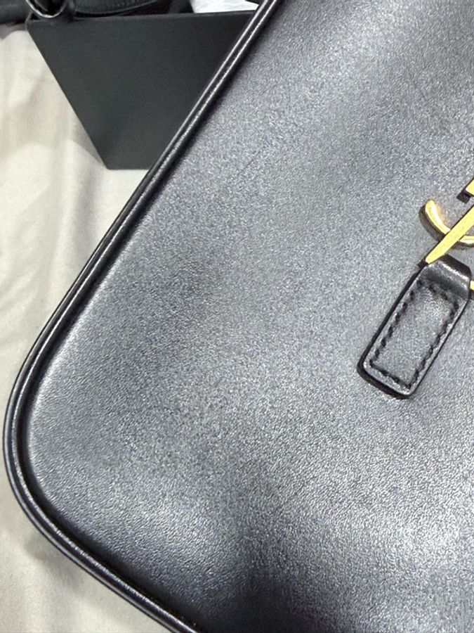 YSL |Saint Laurent|LE 5 A 7 小牛皮斜背手機包-8
