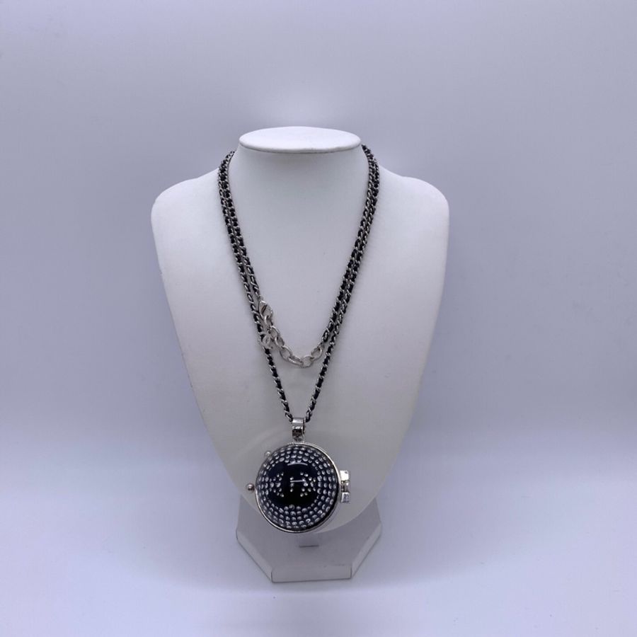 Chanel/香奈兒滿鑽logo雙C圓球項鍊 打開有小鏡子 滿鑽設計鏈條質感很棒 細節精緻-0