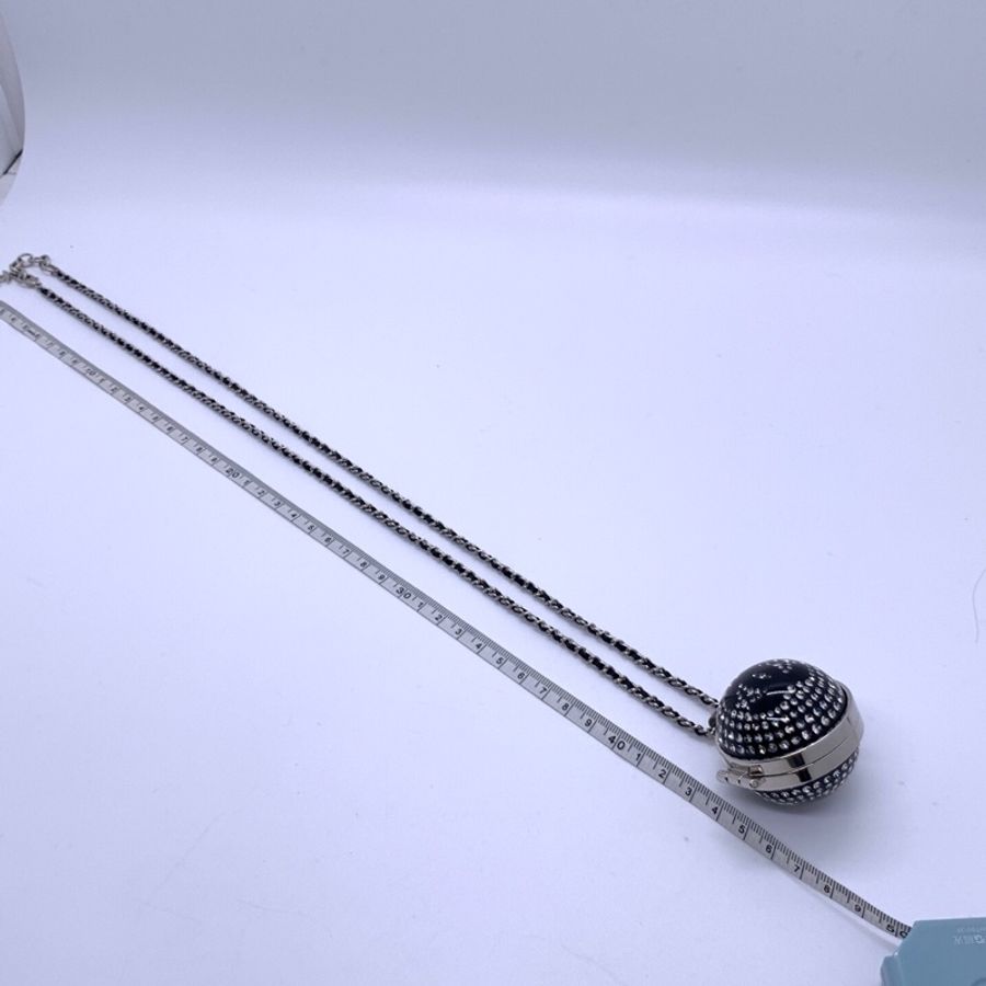 Chanel/香奈兒滿鑽logo雙C圓球項鍊 打開有小鏡子 滿鑽設計鏈條質感很棒 細節精緻-3