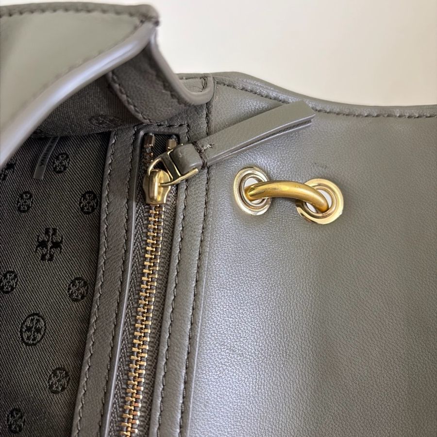 Tory Burch Kira mini 橄欖綠色斜肩包-23