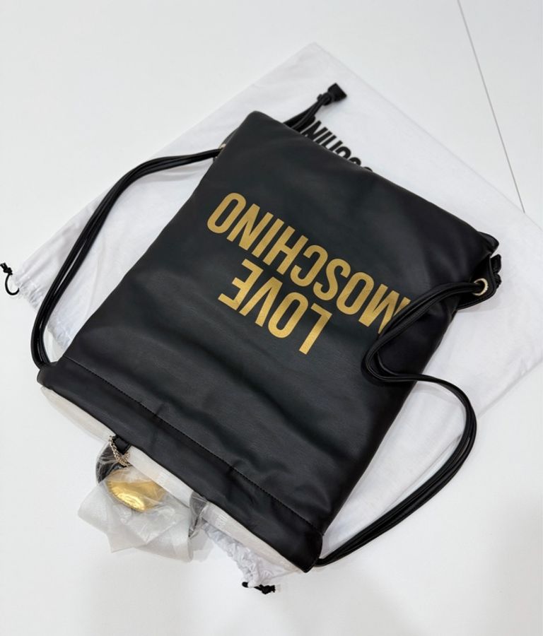 《仙闆名牌精品》MOSCHINO LOVE MOSCHINO 黑色 全牛皮 束口抽繩 後背包 手提包-4