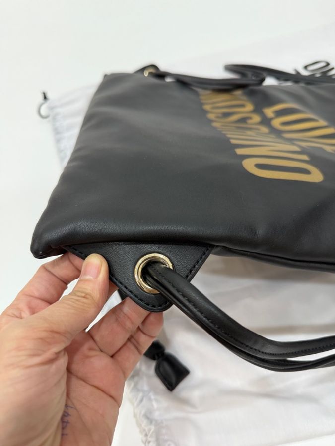 《仙闆名牌精品》MOSCHINO LOVE MOSCHINO 黑色 全牛皮 束口抽繩 後背包 手提包-6