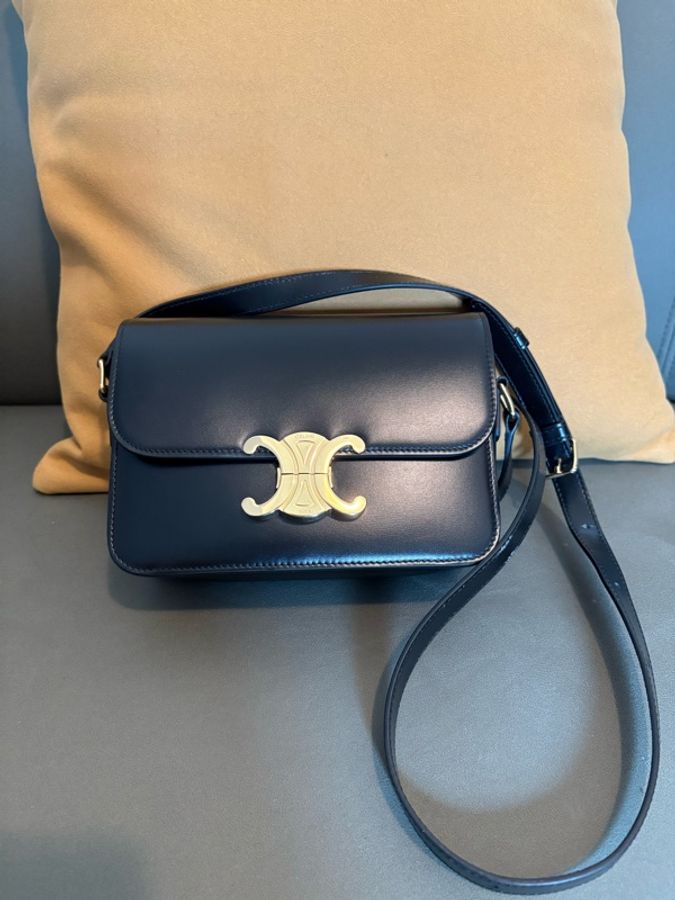 【專櫃正品】Celine Teen Triomphe 凱旋門肩背包 黑色 金扣 甚少使用 附盒裝購證-5