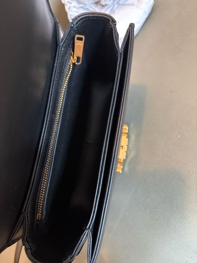 【專櫃正品】Celine Teen Triomphe 凱旋門肩背包 黑色 金扣 甚少使用 附盒裝購證-8