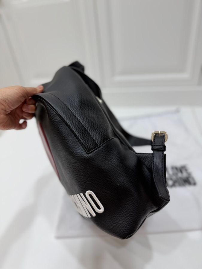 《仙闆名牌精品》Moschino love Moschino 黑色 红心 愛心 水波紋 牛皮 後背包 肩背包 手提包-8