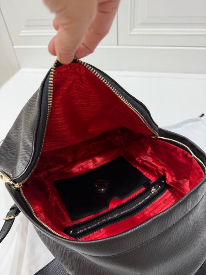 《仙闆名牌精品》Moschino love Moschino 黑色 红心 愛心 水波紋 牛皮 後背包 肩背包 手提包-15