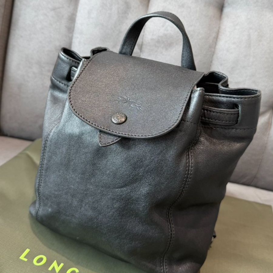 LONGCHAMP LE PLIAGE CUIR系列黑釦小羊皮後背包-1