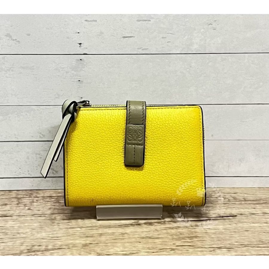 ~~趴趴小舖~~LOEWE經典LOGO牛皮釦式L拉鍊零錢短夾 (2606014199)配件齊,附鑑定證明-0