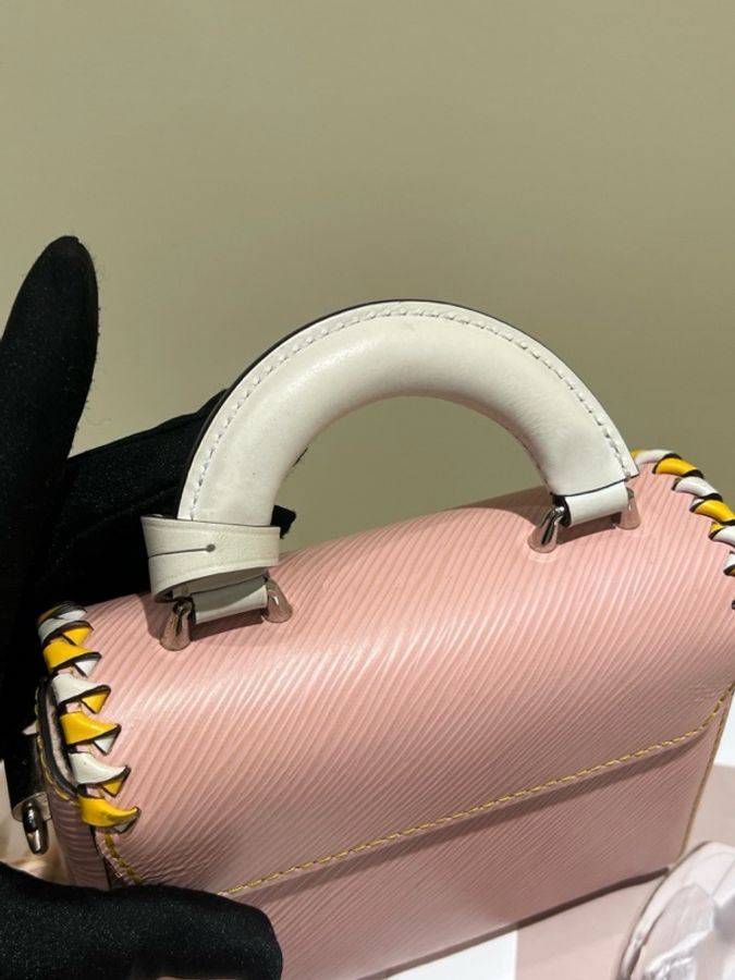 路易威登/Louis Vuitton Twist 粉色 水波紋 扭扭包 手提單肩包-6