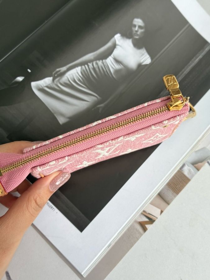 LV粉丹寧一字零錢包👛-2