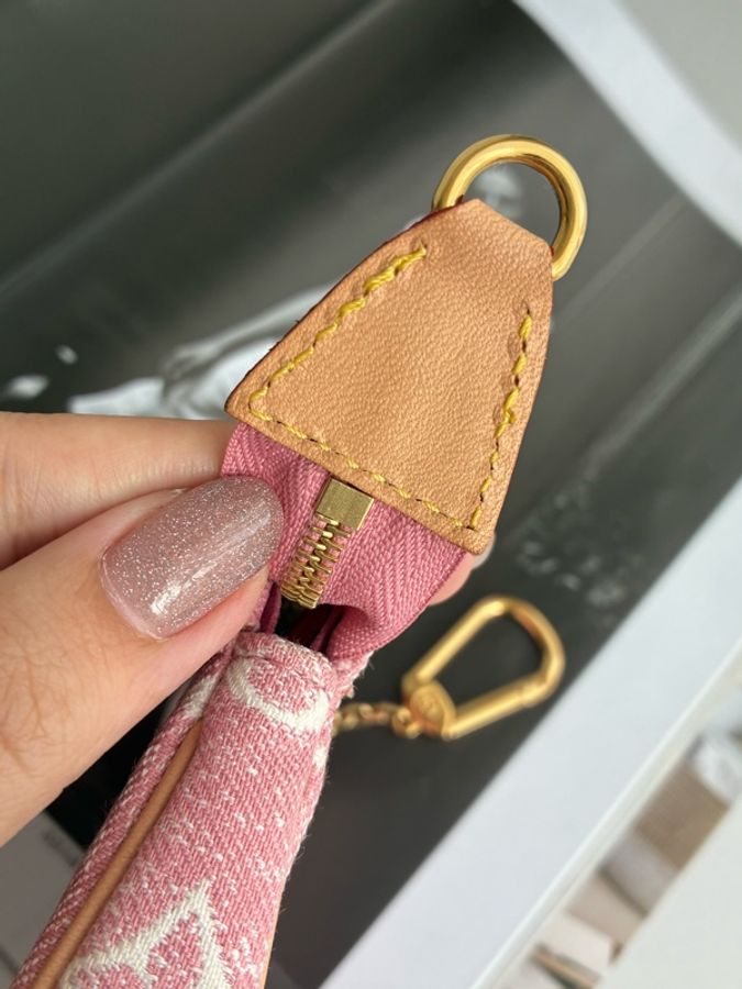 LV粉丹寧一字零錢包👛-4