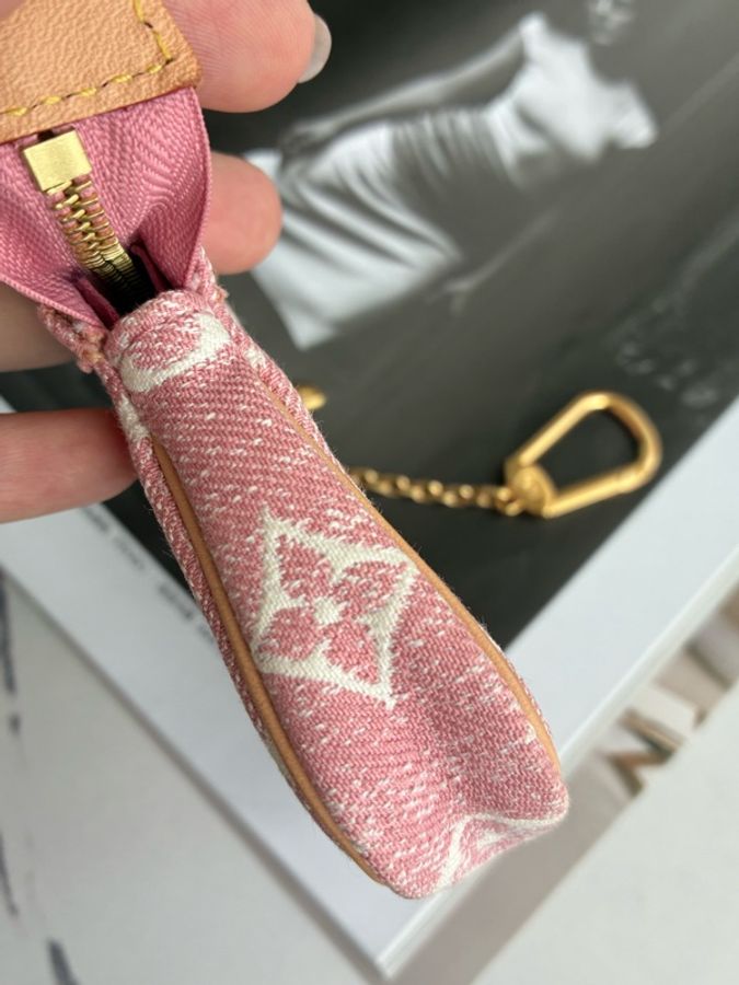 LV粉丹寧一字零錢包👛-5