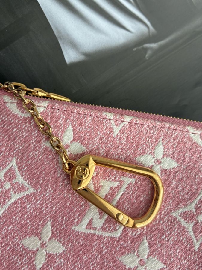 LV粉丹寧一字零錢包👛-9