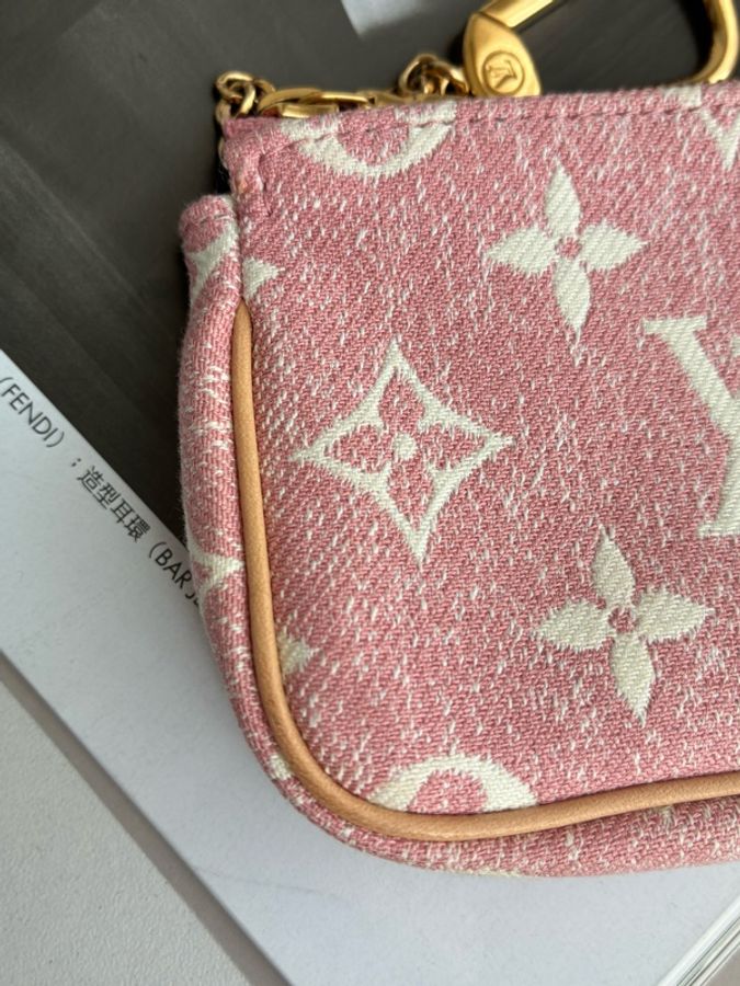 LV粉丹寧一字零錢包👛-10
