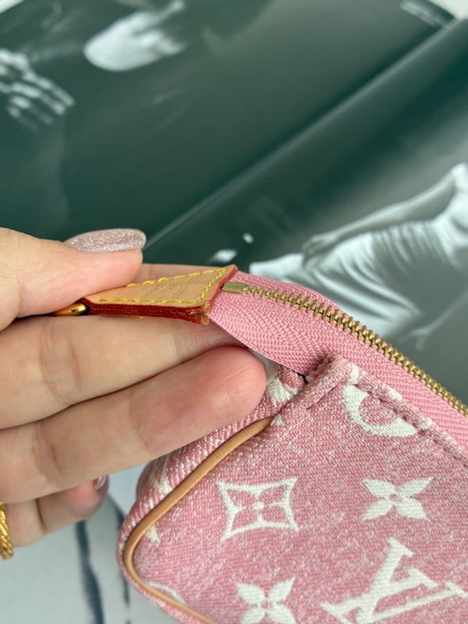 LV粉丹寧一字零錢包👛-20