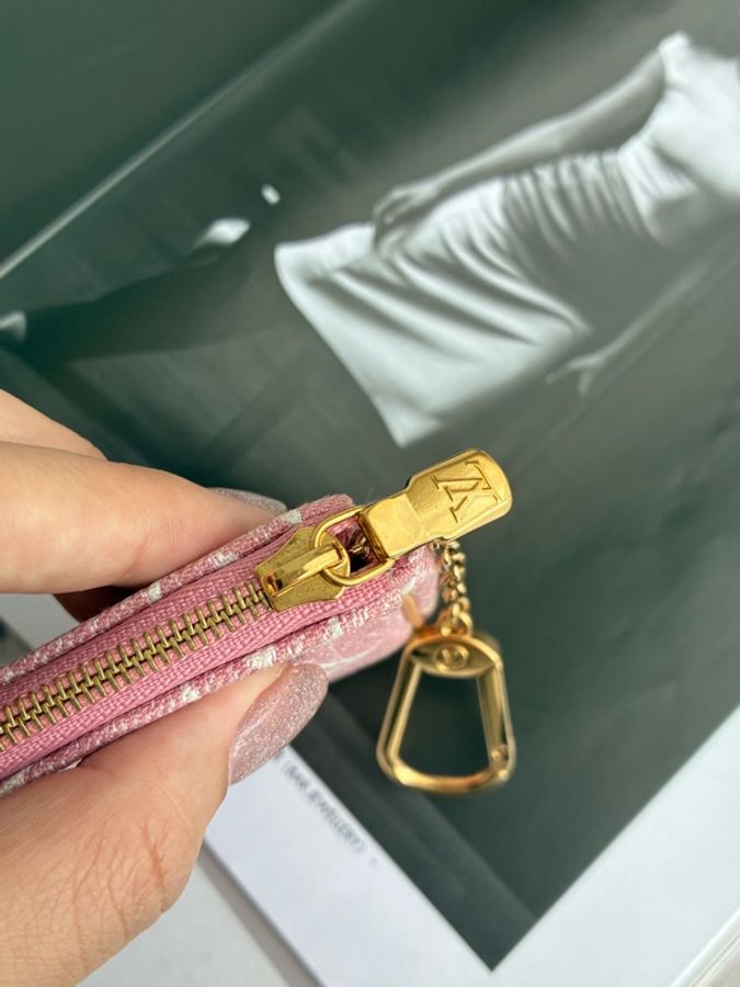 LV粉丹寧一字零錢包👛-21