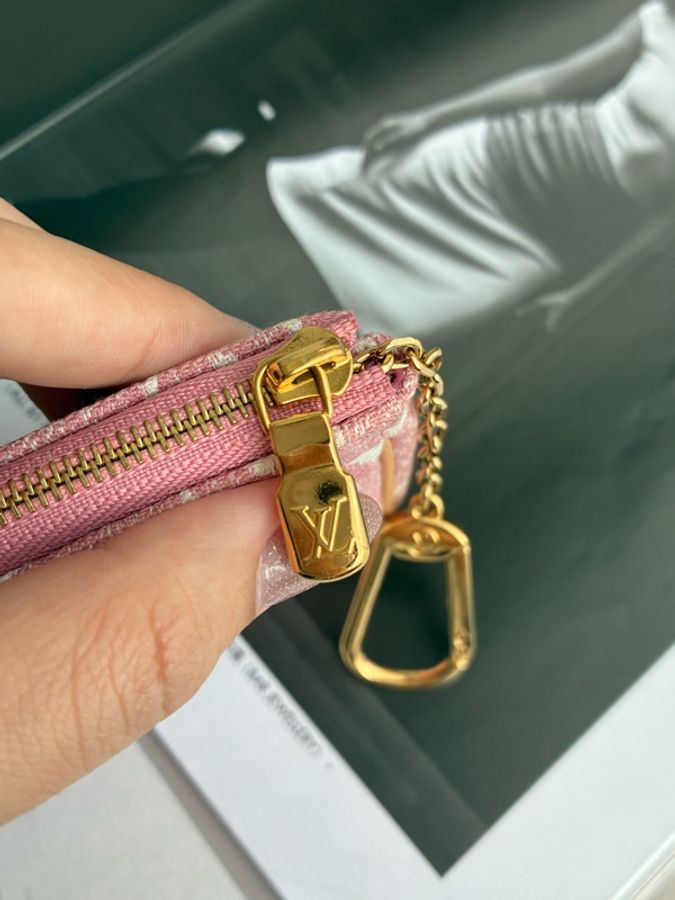 LV粉丹寧一字零錢包👛-22