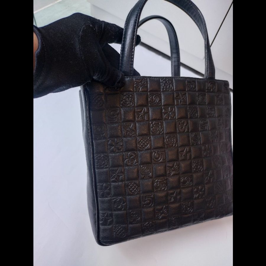 Chanel 黑皮幸運圖壓紋方格直式書報袋 tote-3