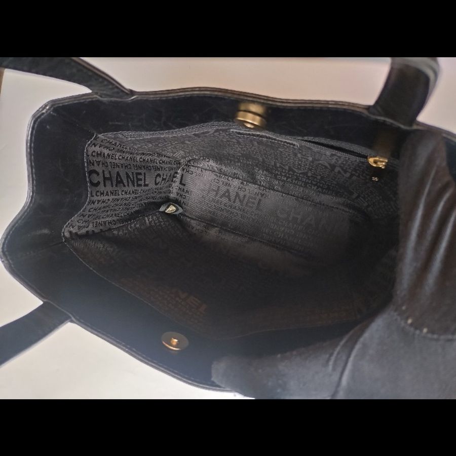 Chanel 黑皮幸運圖壓紋方格直式書報袋 tote-19