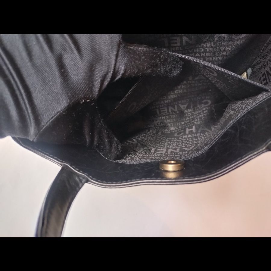 Chanel 黑皮幸運圖壓紋方格直式書報袋 tote-22