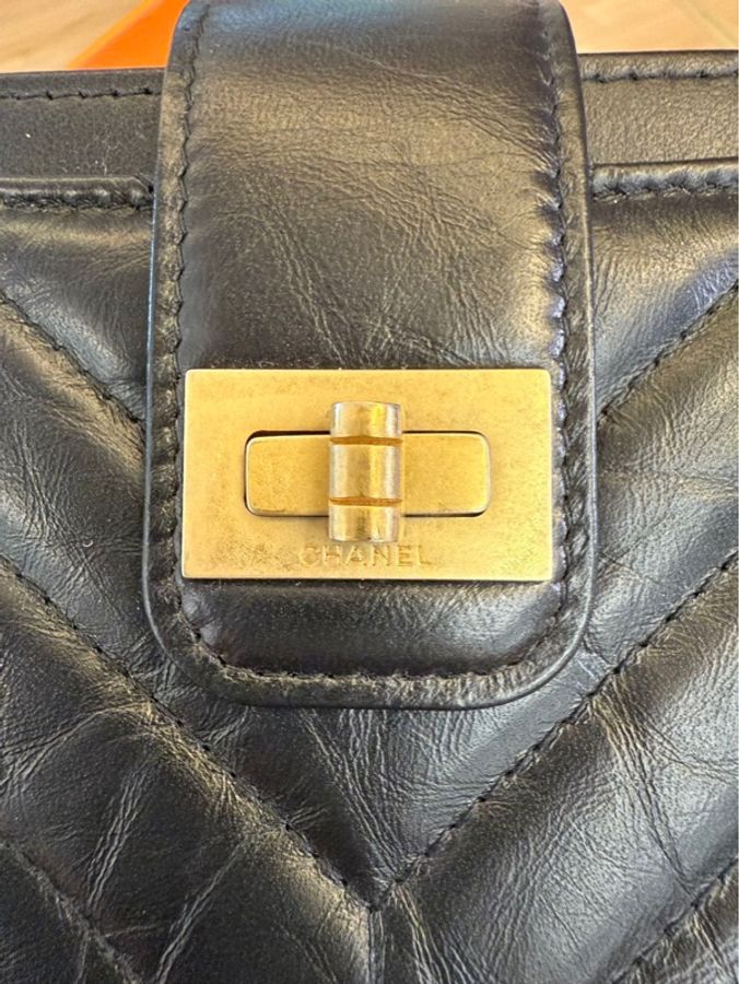Chanel香奈兒 2.55系列 黑色 金扣 手包錢包 雷射28開-7