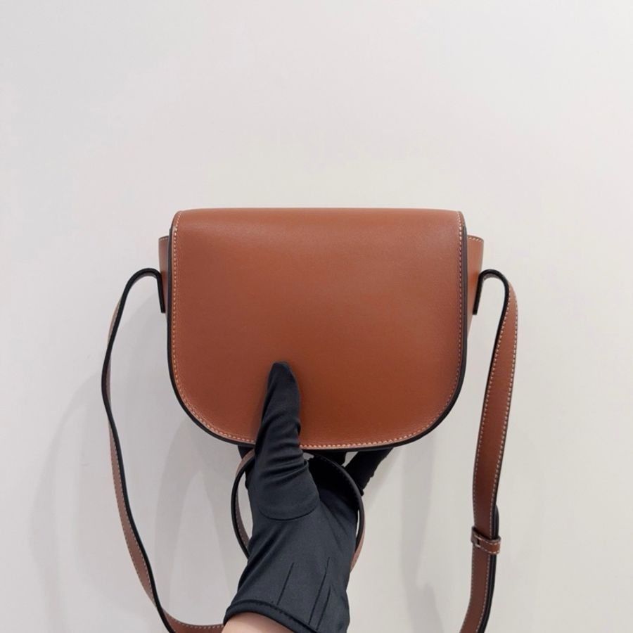 98新Celine賽琳 Folco Cuir Triomphe系列黃褐色/焦糖色牛皮浮雕凱旋門馬鞍包-1