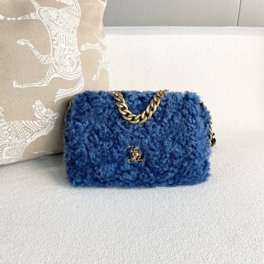 Chanel 羊羔毛19bag小號 藍色金扣 26*20*9 98新配件塵袋保卡-4