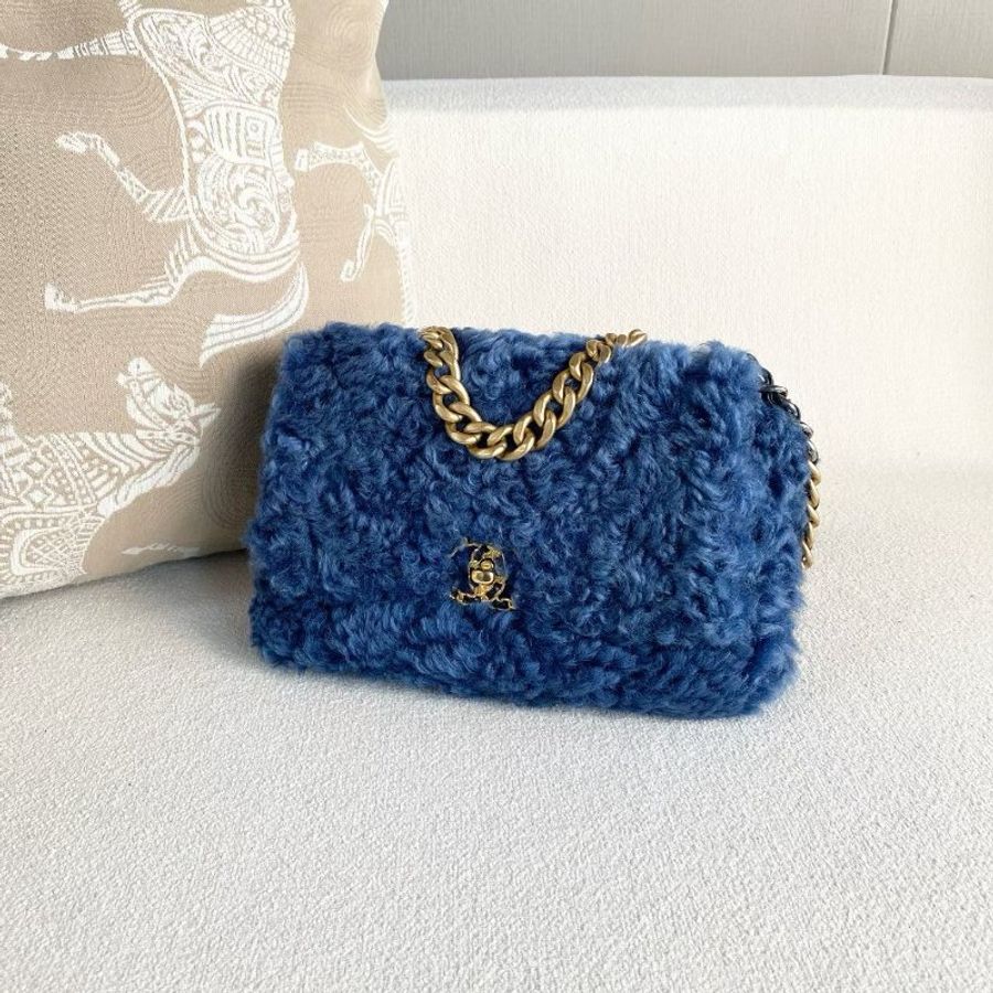 Chanel 羊羔毛19bag小號 藍色金扣 26*20*9 98新配件塵袋保卡-6