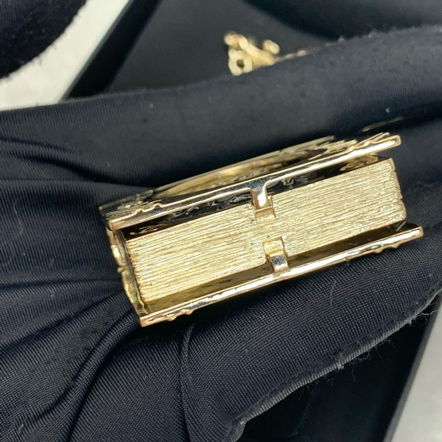 CHANEL 黑金色獅子書頸鏈-5