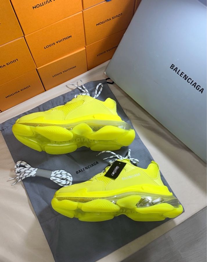 🎁全新閒置 盒裝 Balenciaga 巴黎世家 Triple S 氣墊款 超帥螢光黃老爹鞋(原價4850)-4