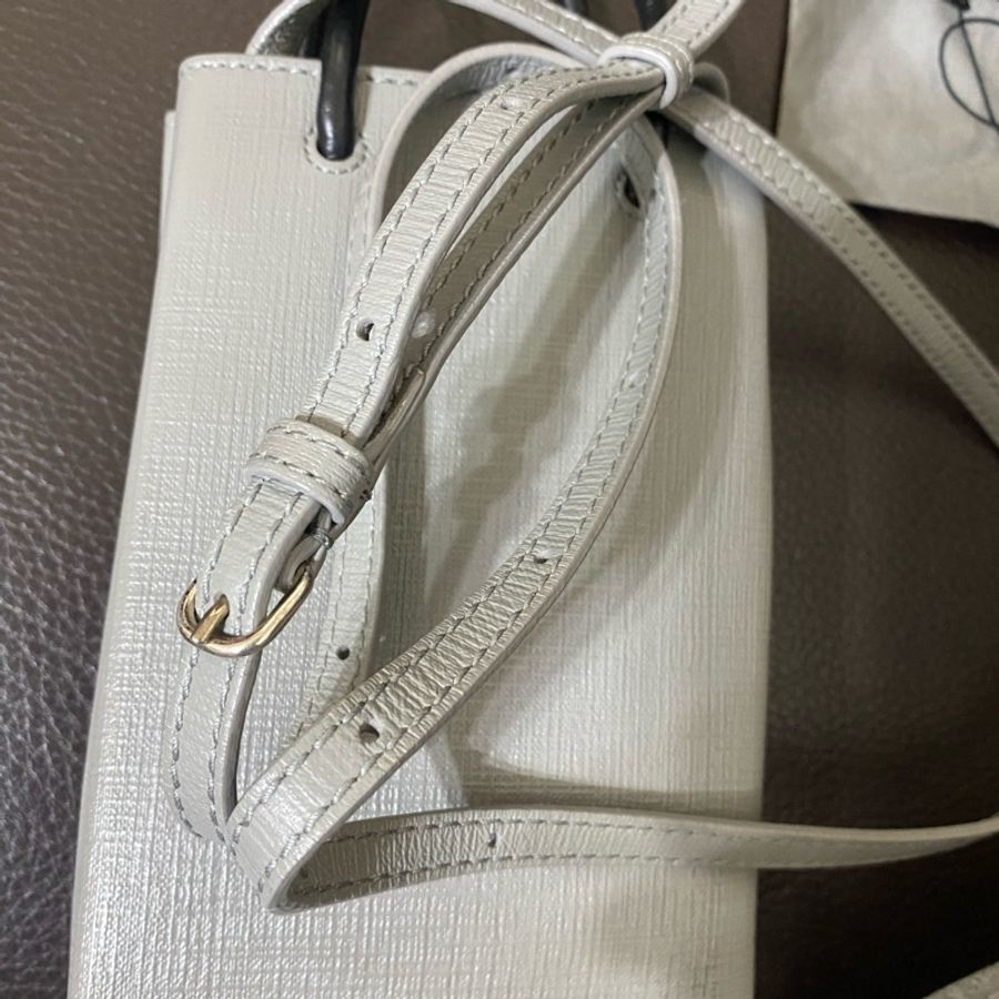 Balenciaga灰色手機包-8