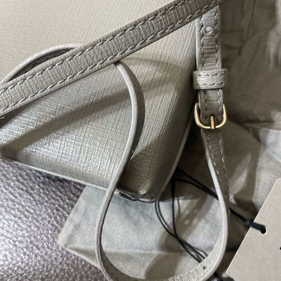 Balenciaga灰色手機包-12