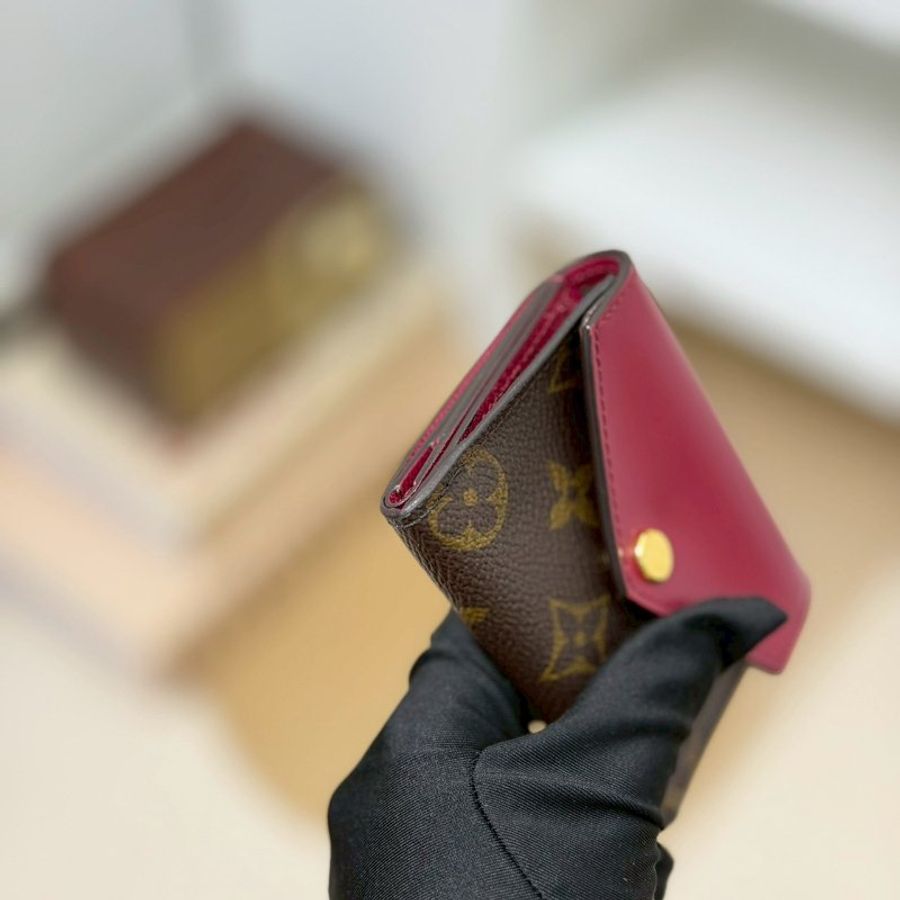 🏷LV 路易威登.Zoe Mini 三折短夾 酒紅色 M62932-4