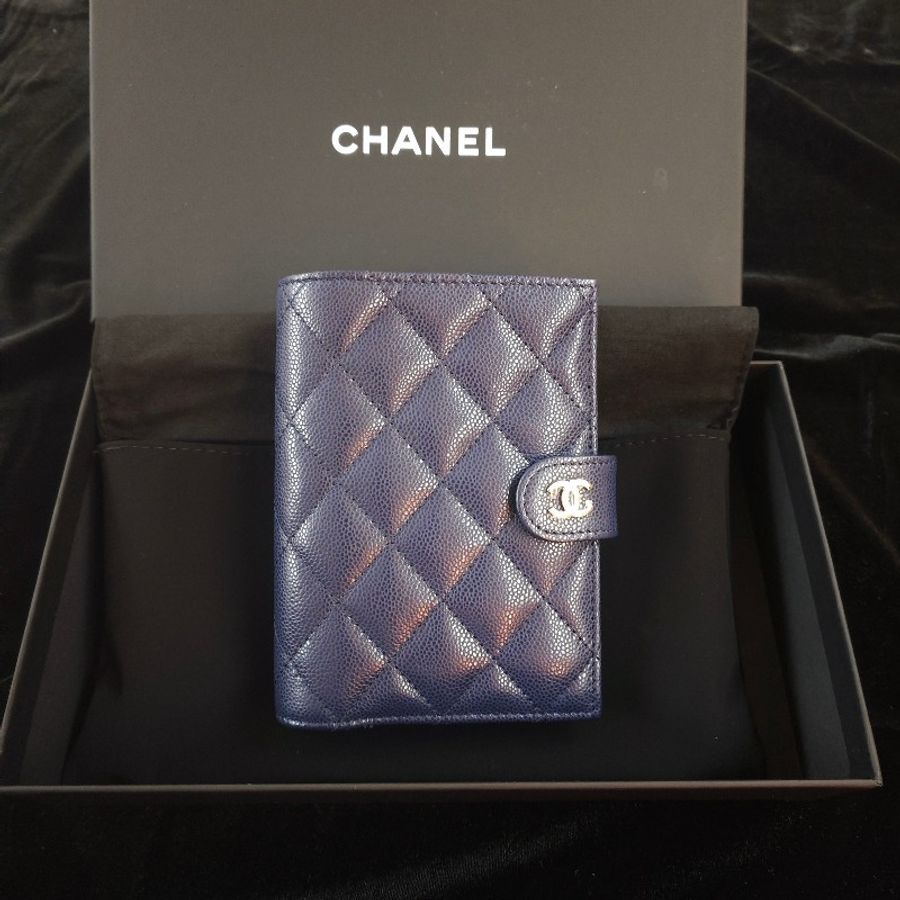 Chanel 經典雙C菱格紋多層錢包謢照夾藍色-5