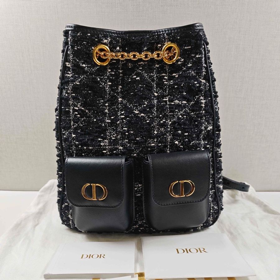 迪奧/Dior 中號 Dior Caro Multicarry 雙肩背包斜挎包 黑色粗花呢白色藤格紋圖案 金扣-0