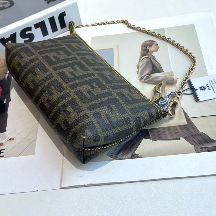 Fendi 芬迪 老花麻將腋下包 底長20-2