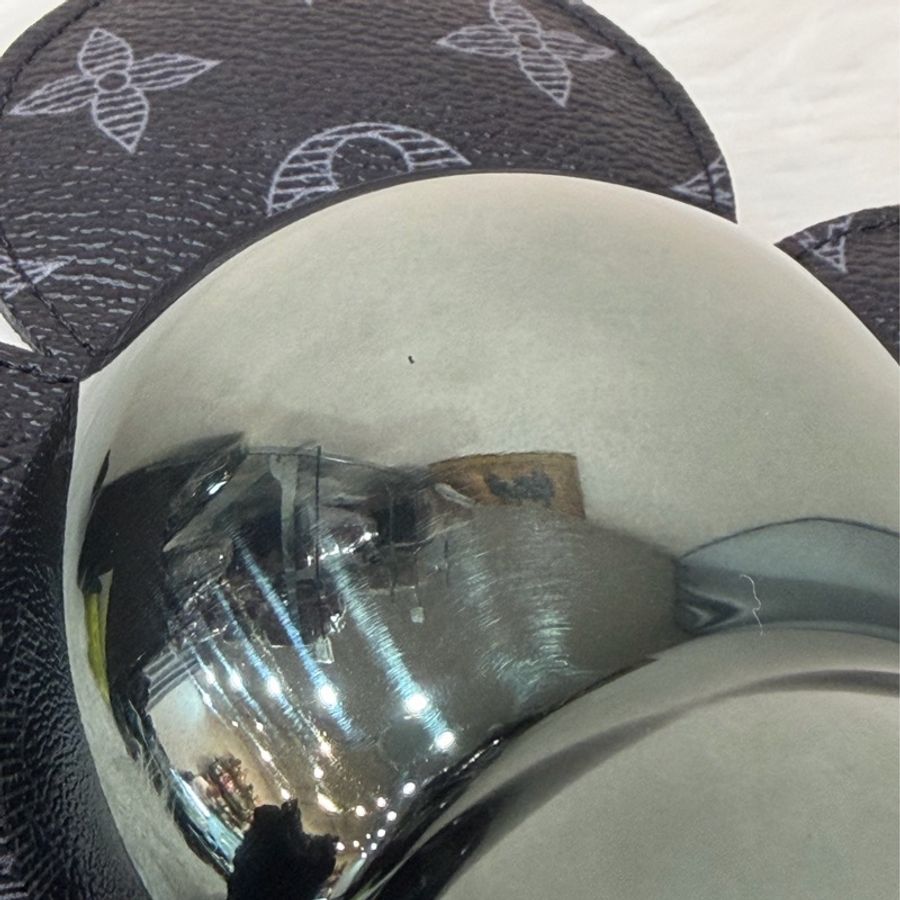 LV GI0284 Vivienne METAL KAKI KIM JONES 黑花花朵星球公仔金屬人偶-17