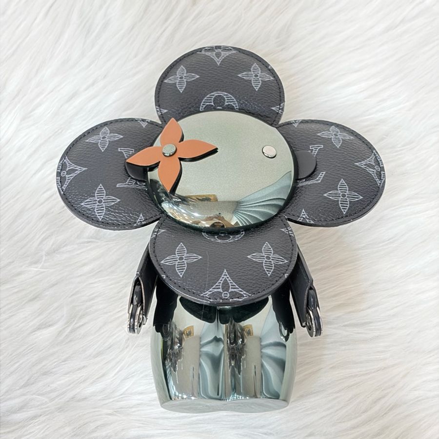 LV GI0284 Vivienne METAL KAKI KIM JONES 黑花花朵星球公仔金屬人偶-40