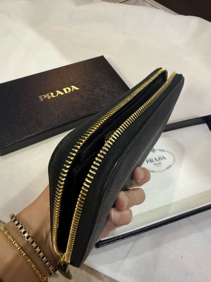 PRADA Saffiano 經典黑金拉鍊長夾✨-14